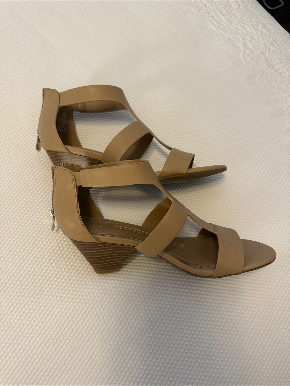 NWOT Women's New Direction “Devinda” Strappy Wedge Sandals